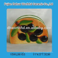 Porta-servilleta de cerámica con figurilla de oliva